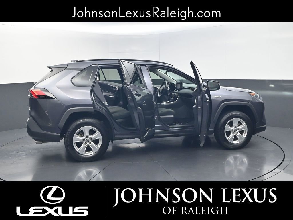 Used 2021 Toyota RAV4 LE AWD/4WD image 34