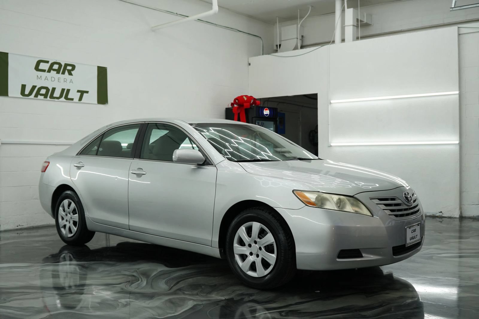 Used 2009 Toyota Camry LE FWD image 5