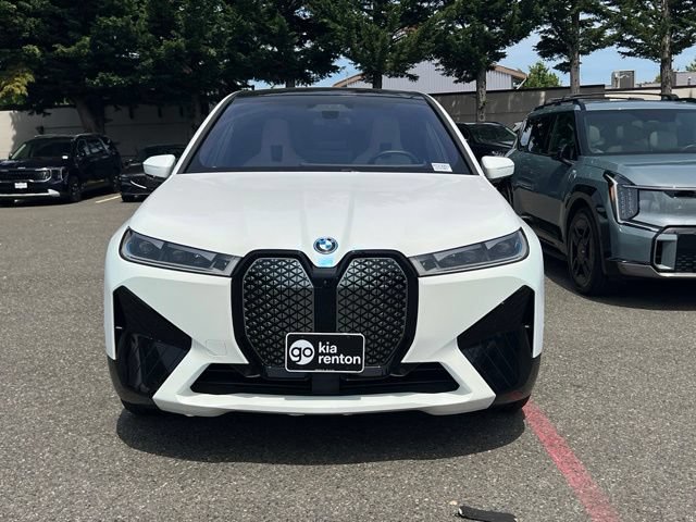 Used 2022 BMW iX xDrive50 AWD/4WD image 4