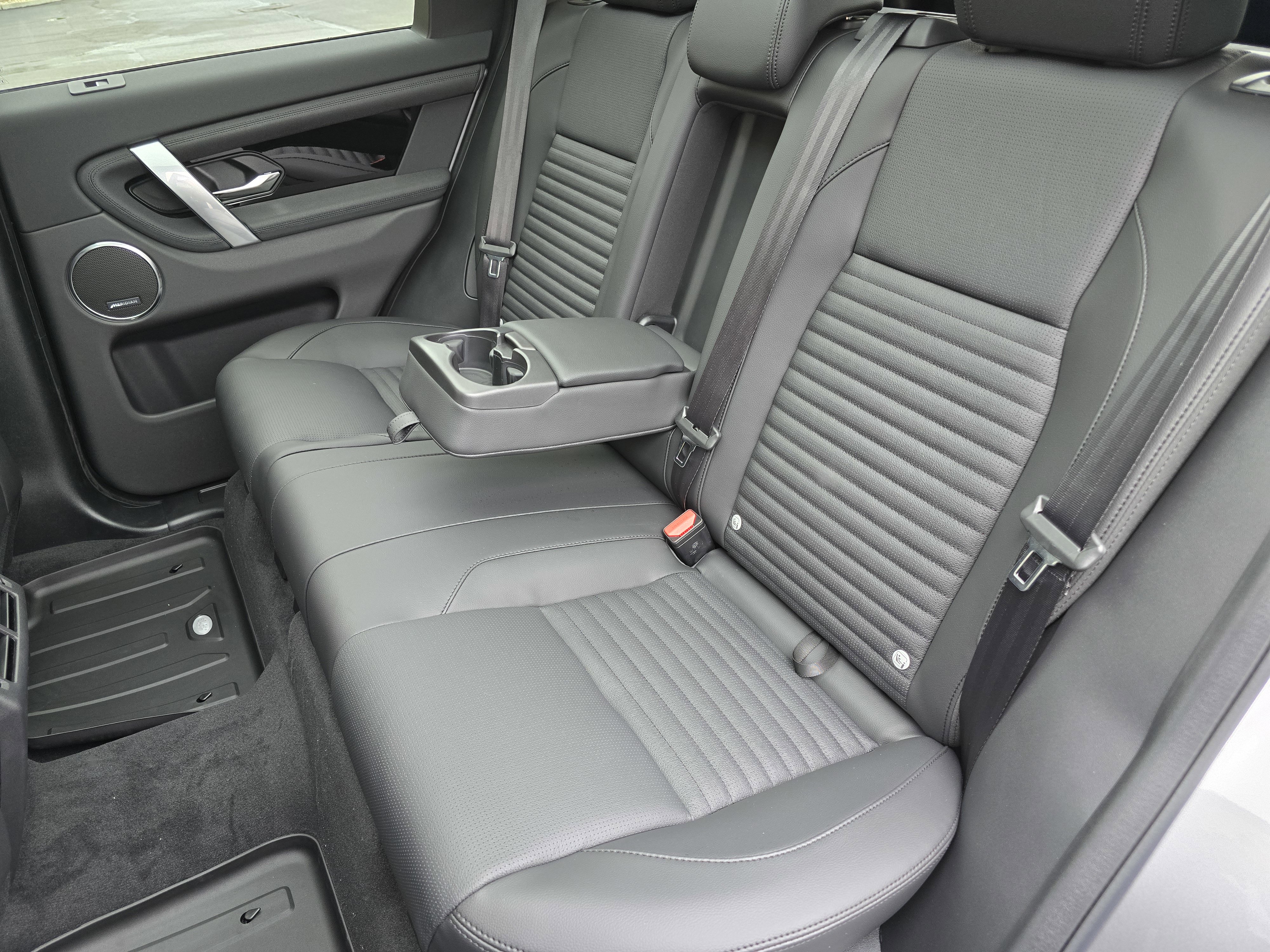 New 2025 Land Rover Discovery Sport S image 21