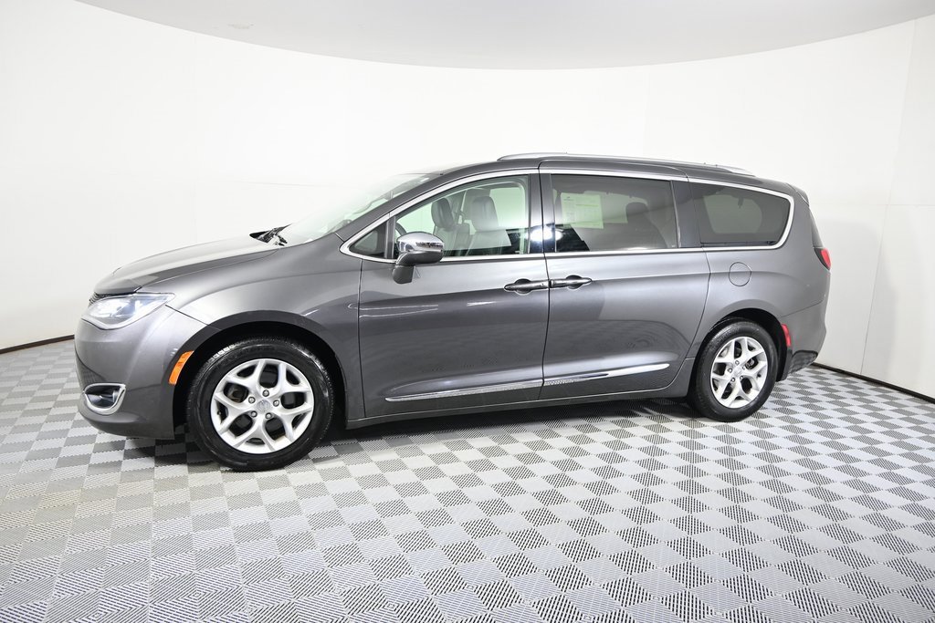 Used 2020 Chrysler Pacifica Limited image 2