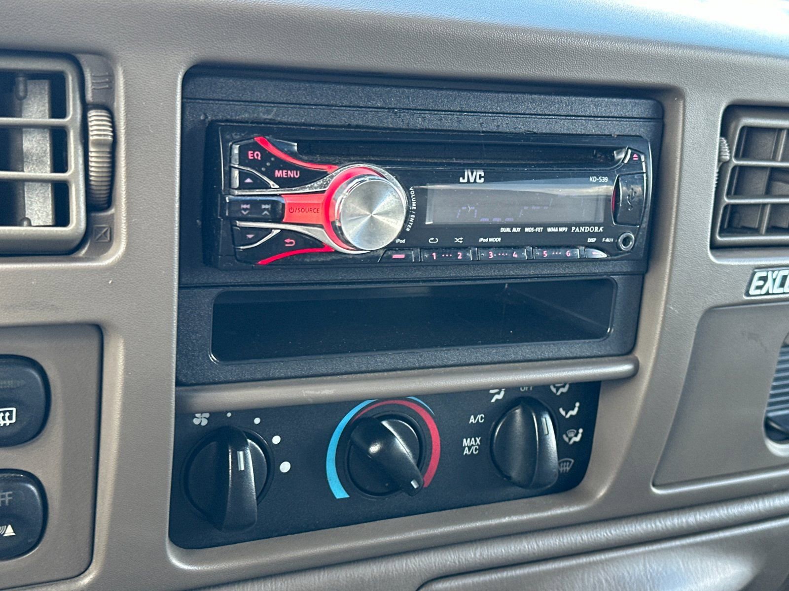 Used 2001 Ford Excursion Limited image 18