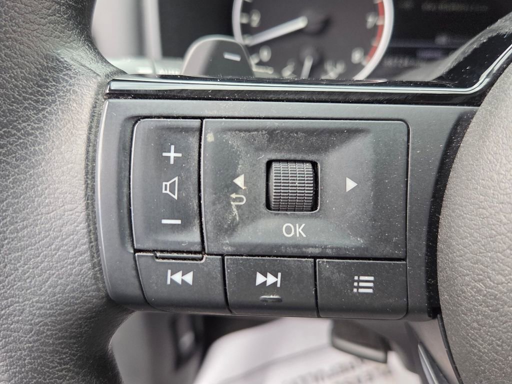 Used 2022 Nissan Rogue SV image 23