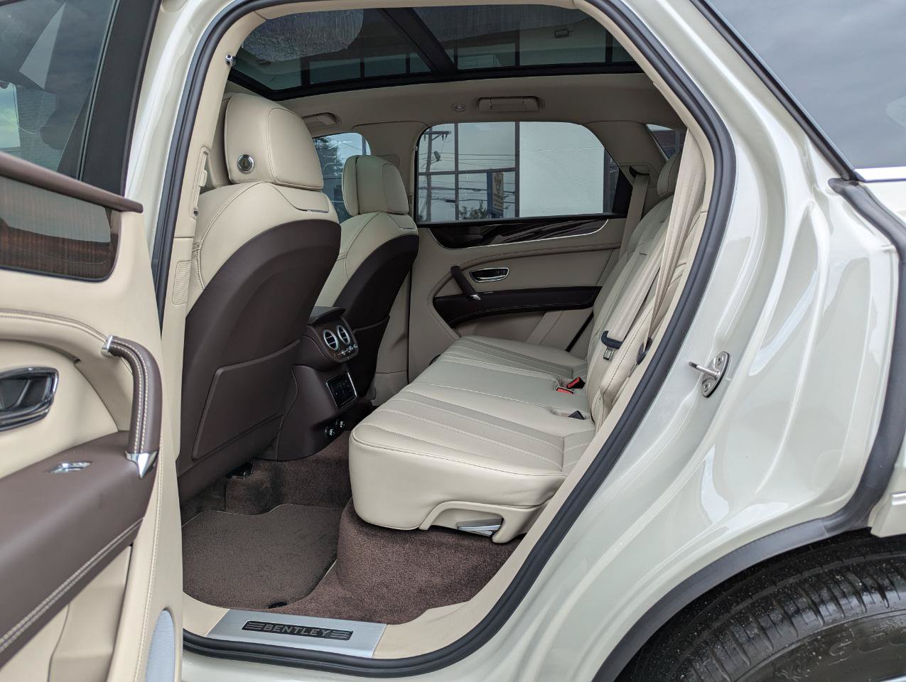 Used 2020 Bentley Bentayga AWD/4WD image 41