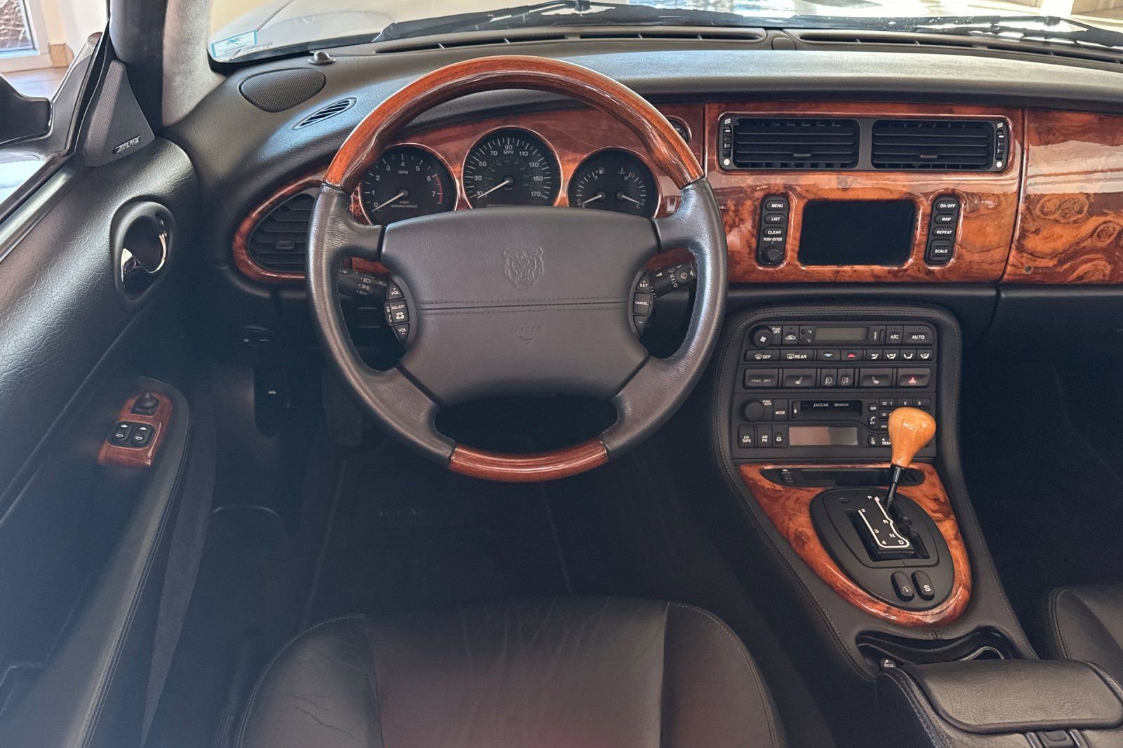 Used 2002 Jaguar XK8 Convertible RWD image 13