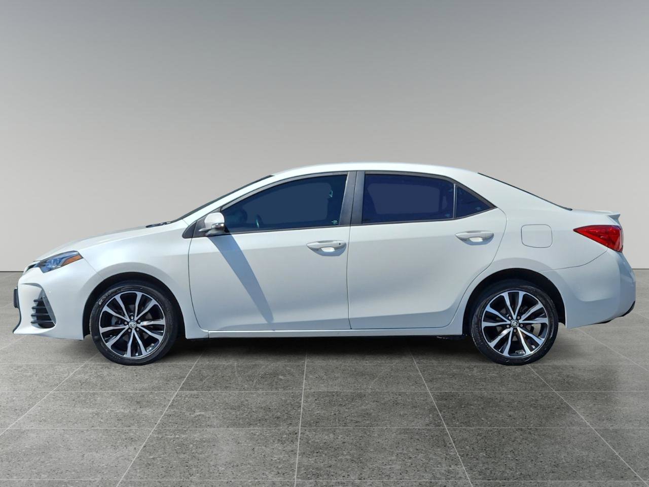 Used 2017 Toyota Corolla SE w/ Carpet Mat Package (TMS) FWD image 4
