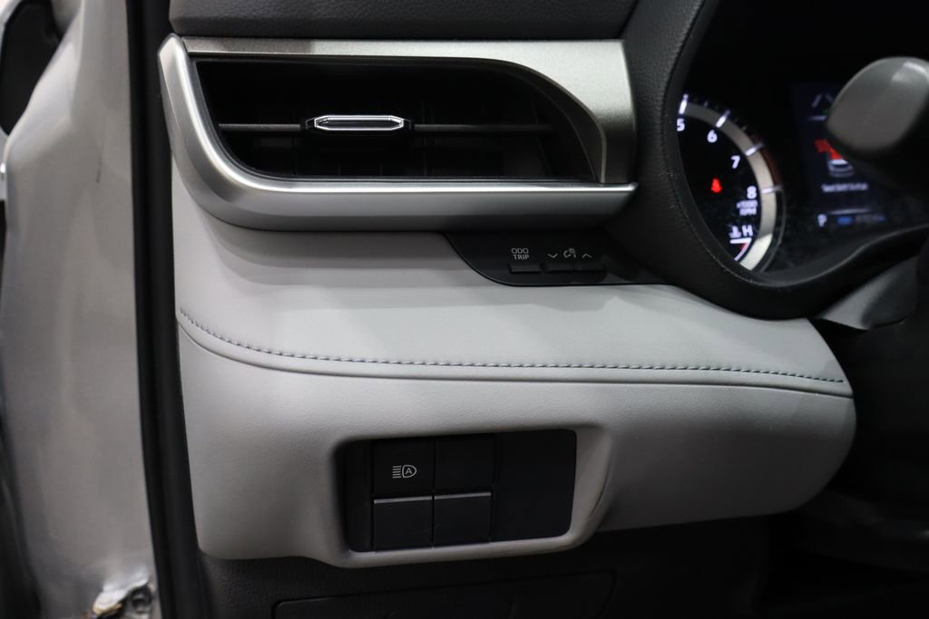 Used 2021 Toyota Highlander L image 18