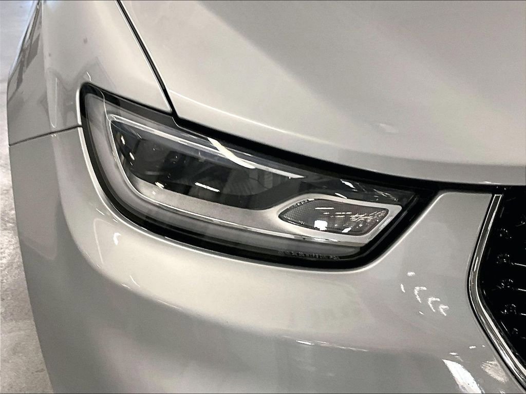 Used 2023 Chrysler Pacifica Touring-L FWD image 31