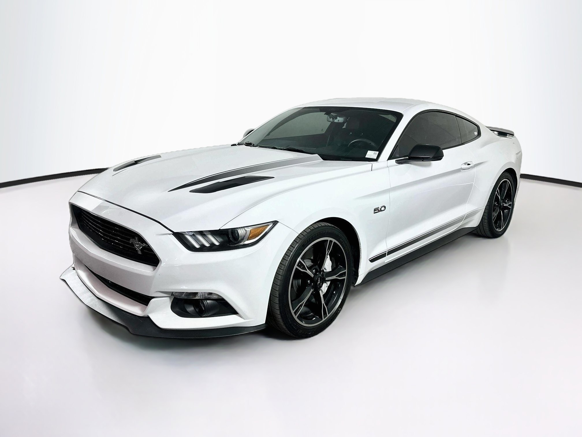 Used 2016 Ford Mustang GT Premium w/ Equipment Group 401A RWD image 3