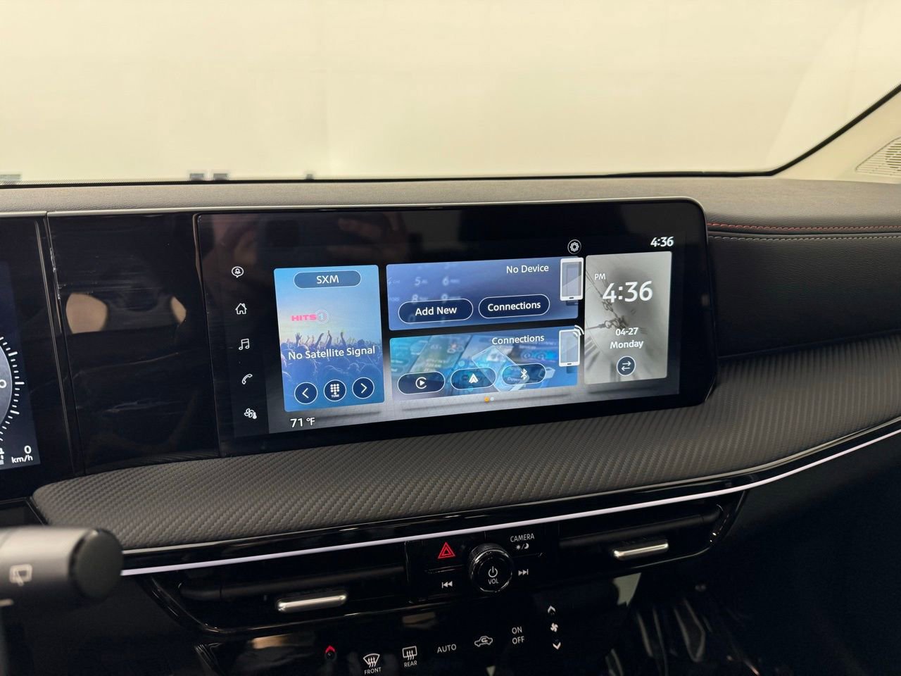 Used 2025 Nissan Kicks SR FWD image 24