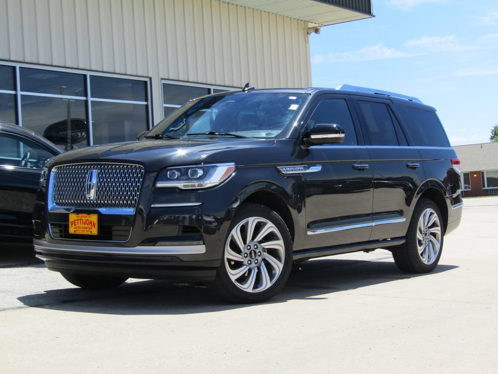 Used 2023 Lincoln Navigator Reserve AWD/4WD image 12