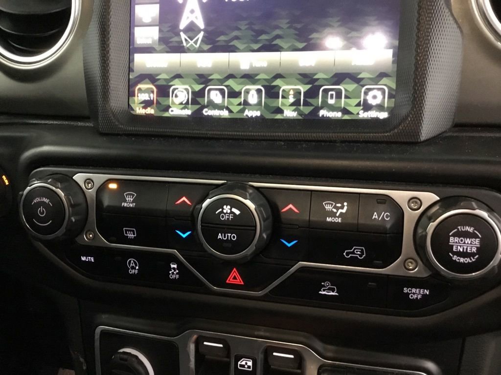 Used 2023 Jeep Wrangler Sahara image 25