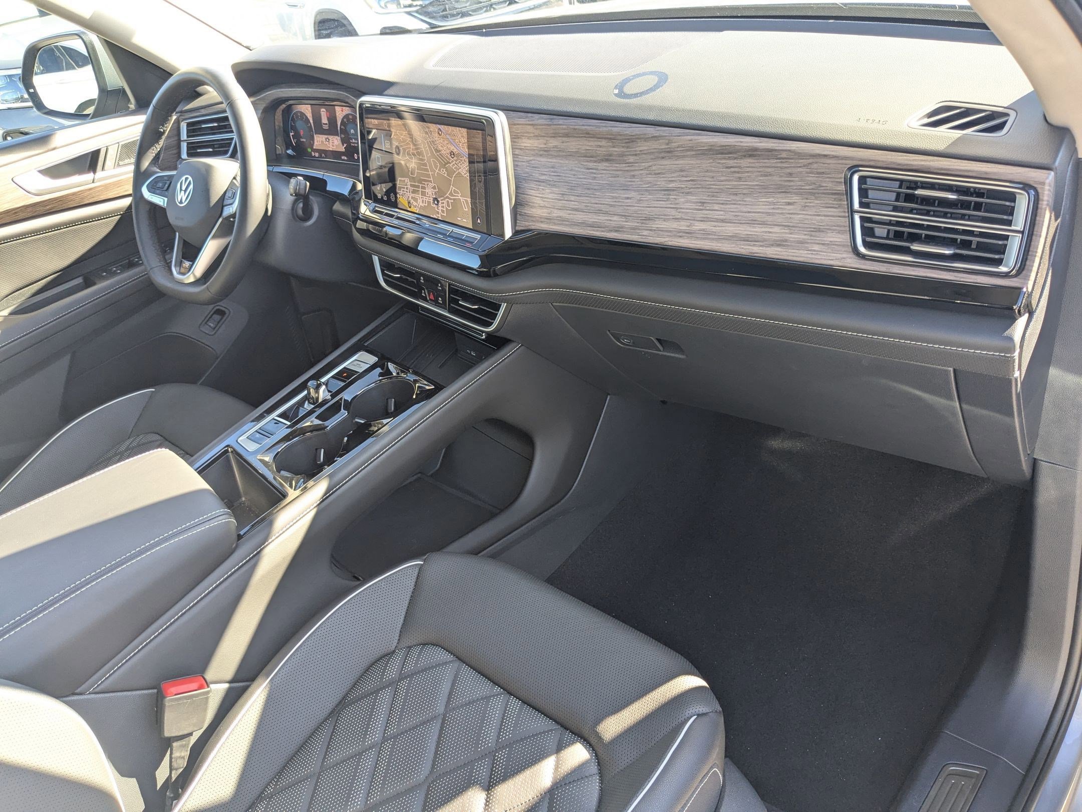 Used 2025 Volkswagen Atlas SEL Premium R-Line image 41