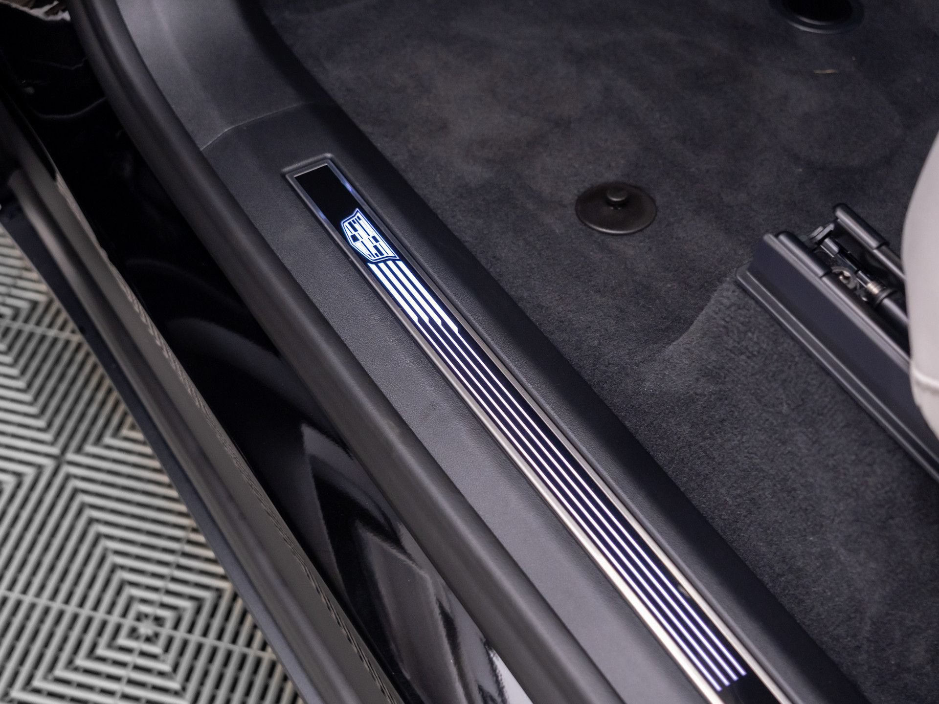 New 2027 Cadillac Vistiq Sport w/ LPO, Floor Liner Package AWD/4WD image 13