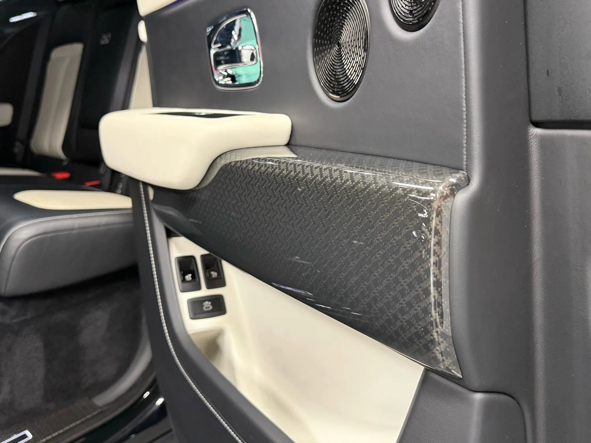 Used 2022 Rolls-Royce Cullinan Black Badge w/ Dark Exterior Package image 45