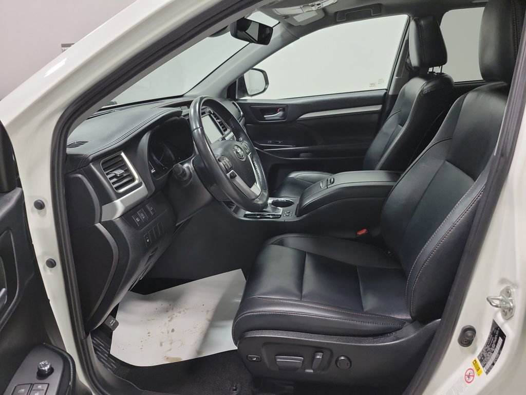 Used 2019 Toyota Highlander XLE image 27