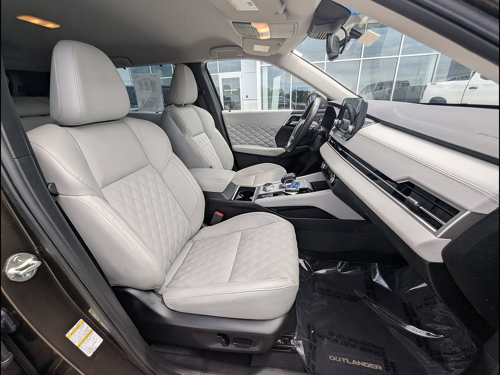 Used 2023 Mitsubishi Outlander SEL AWD/4WD image 19