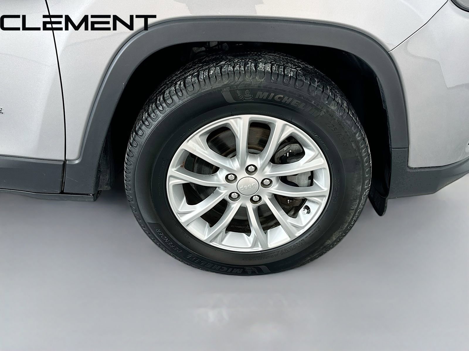 Used 2019 Jeep Cherokee Latitude w/ Cold Weather Group image 36