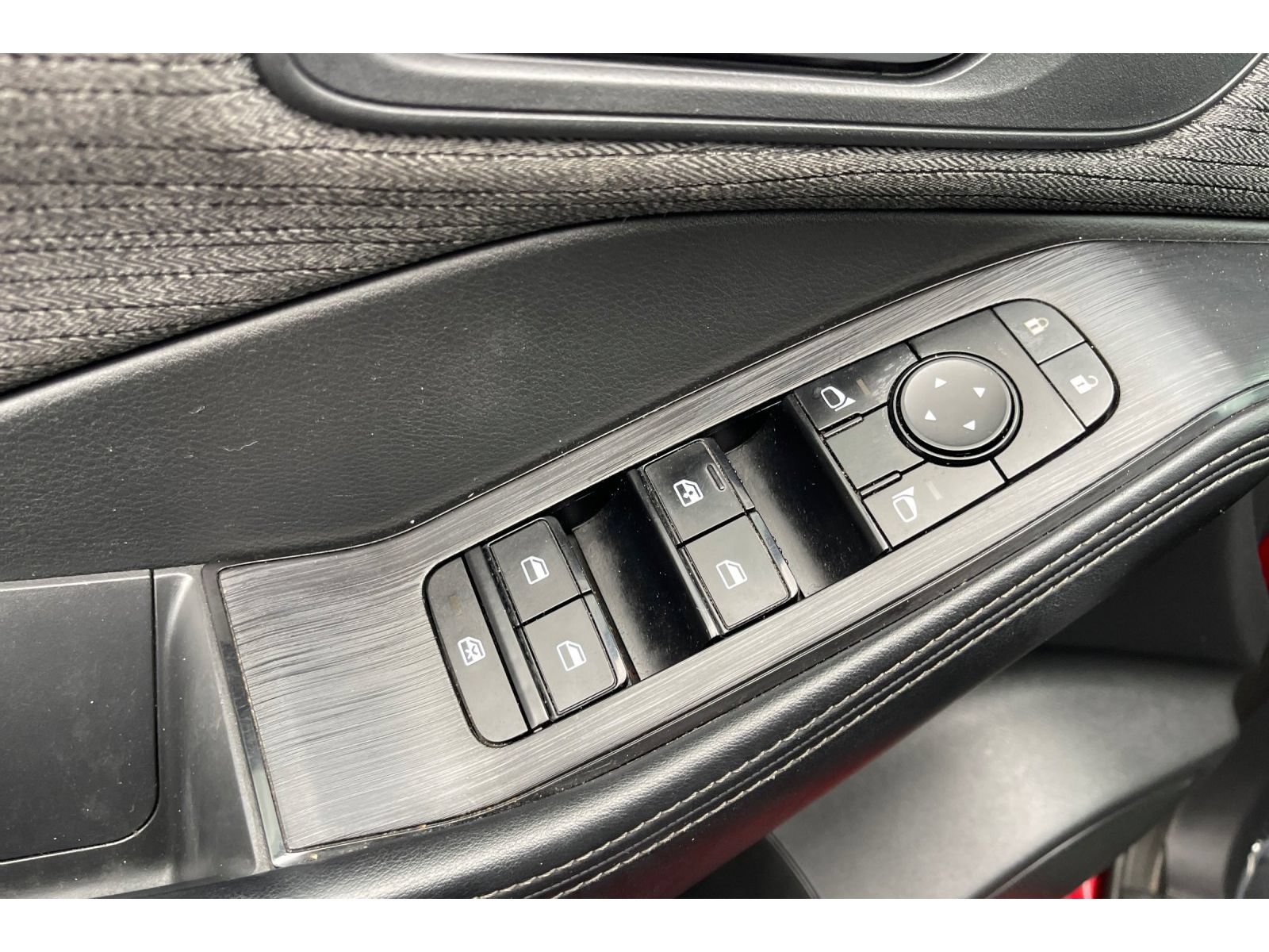 Used 2021 Nissan Rogue SV FWD image 12
