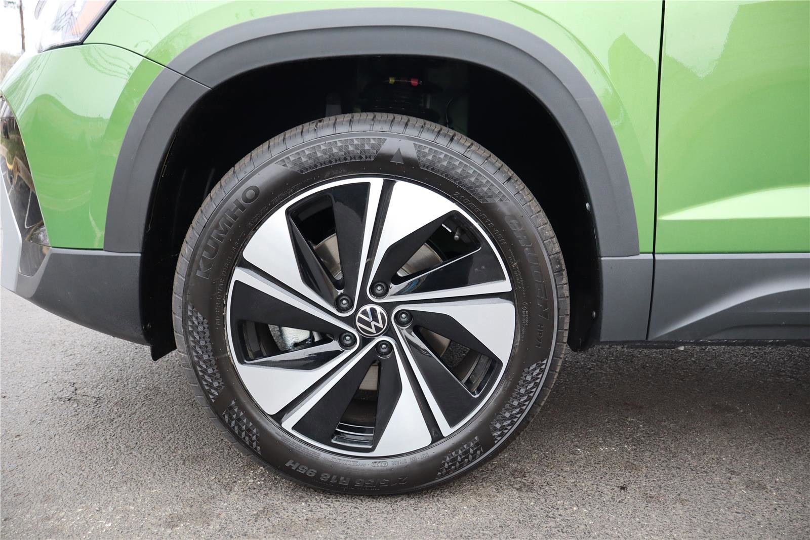 New 2026 Volkswagen Taos SE image 10