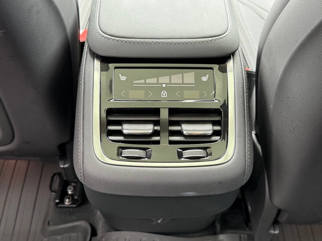 Used 2025 Volvo XC90 B5 Plus AWD/4WD image 37