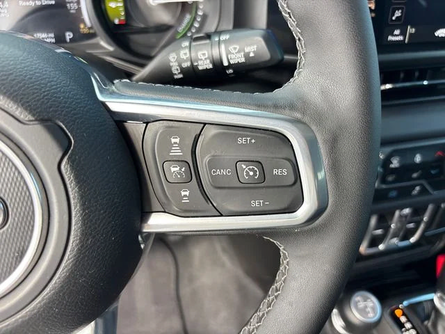 Used 2025 Jeep Wrangler Unlimited Sahara AWD/4WD image 19