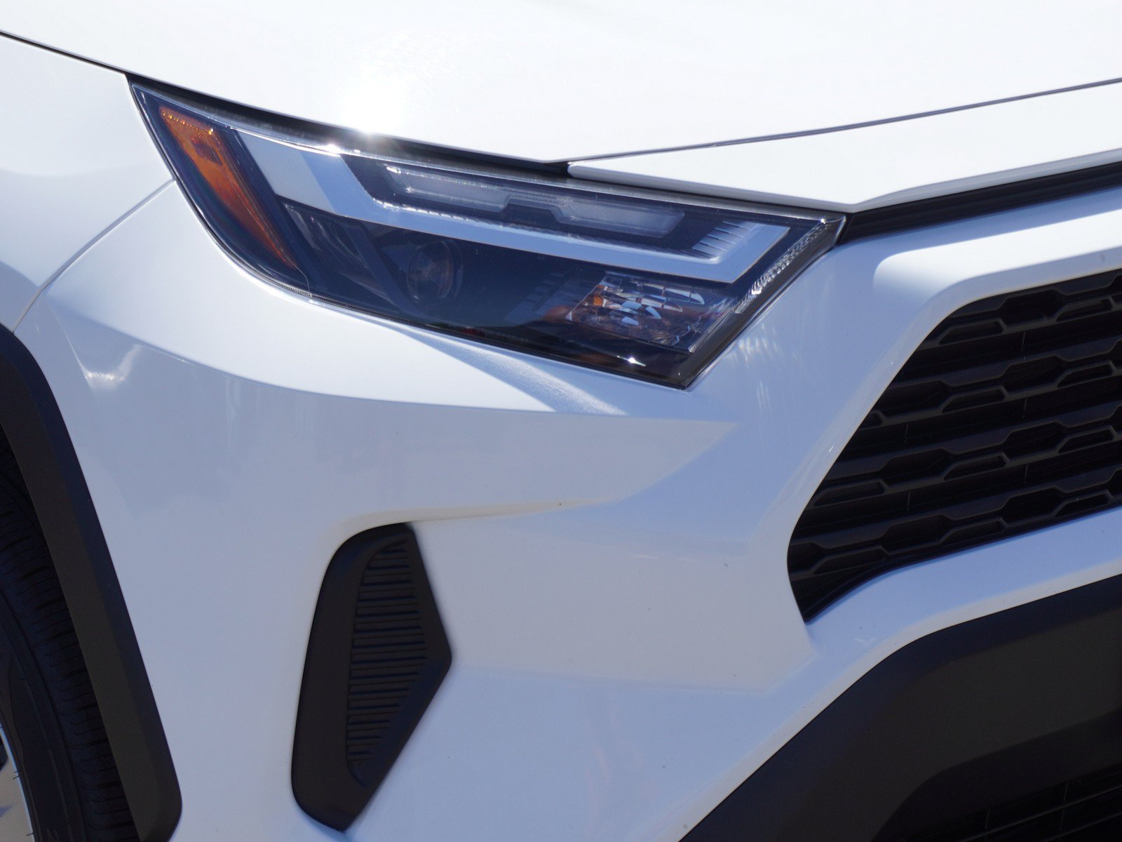 Used 2024 Toyota RAV4 XLE AWD/4WD image 3