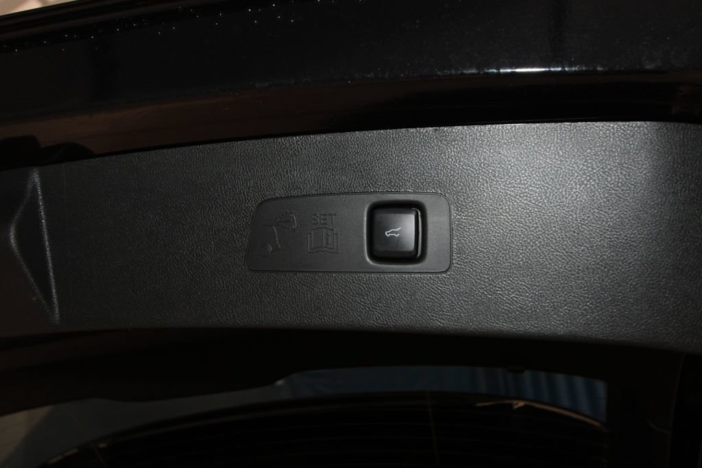 Used 2024 Lincoln Corsair AWD w/ Equipment Group 101A image 39