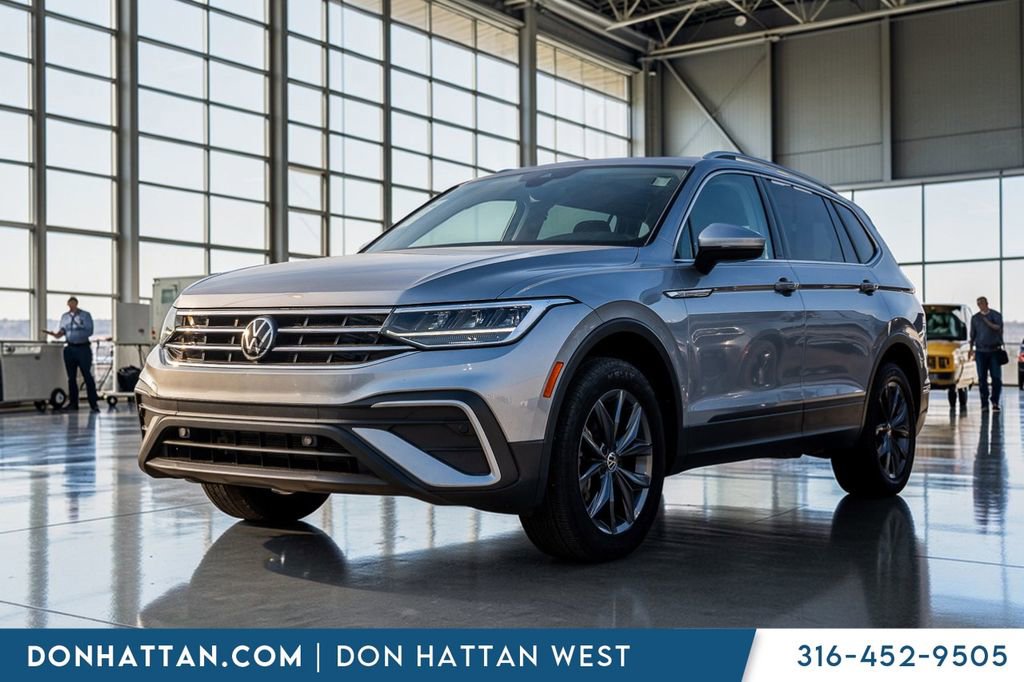 Used 2023 Volkswagen Tiguan SE FWD image 1