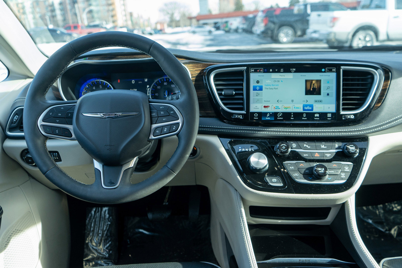 Used 2024 Chrysler Pacifica Limited image 13