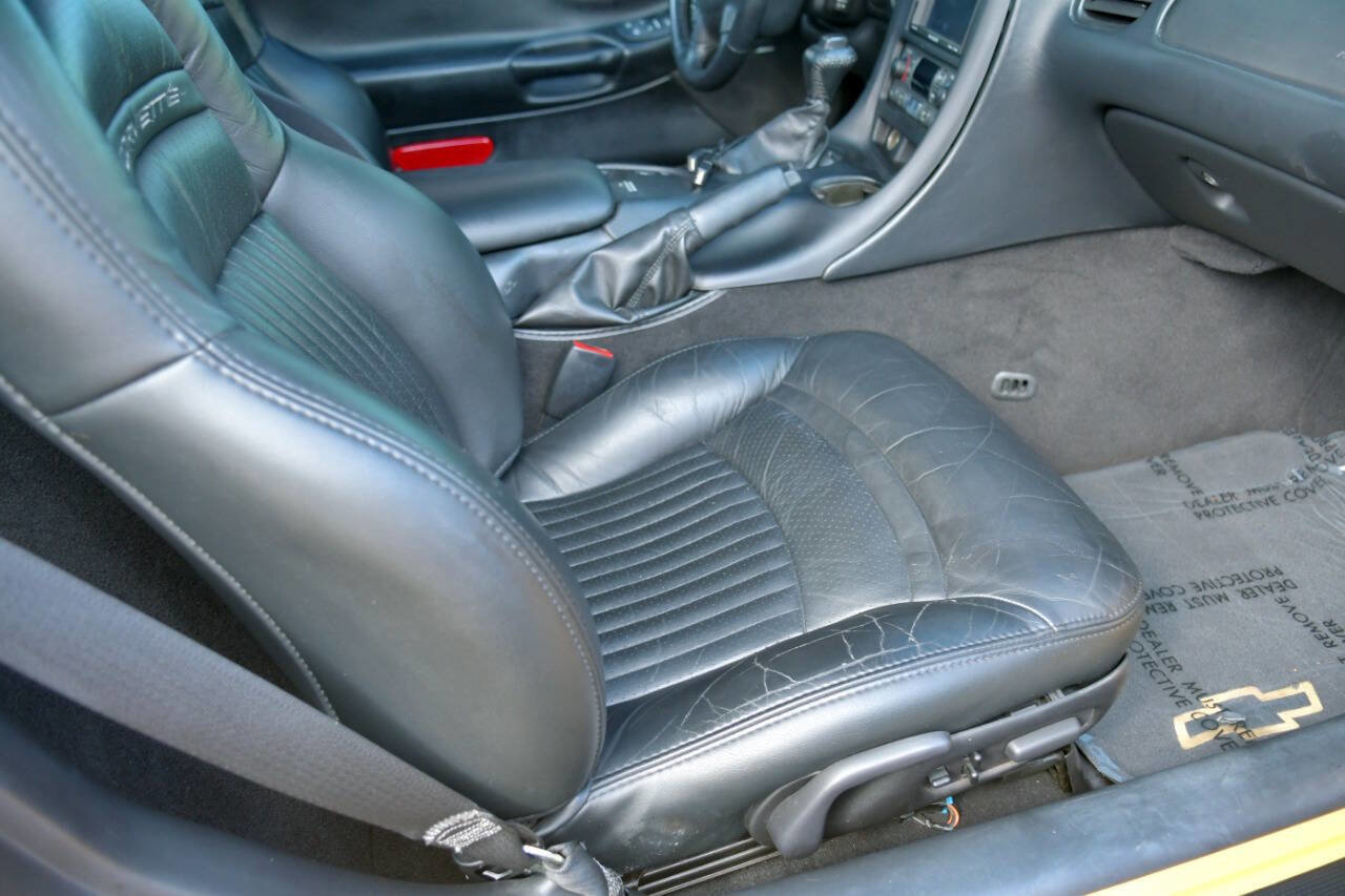 Used 2003 Chevrolet Corvette Coupe w/ Preferred Equipment Group image 36