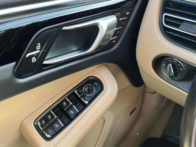Used 2023 Porsche Macan Turbo image 27