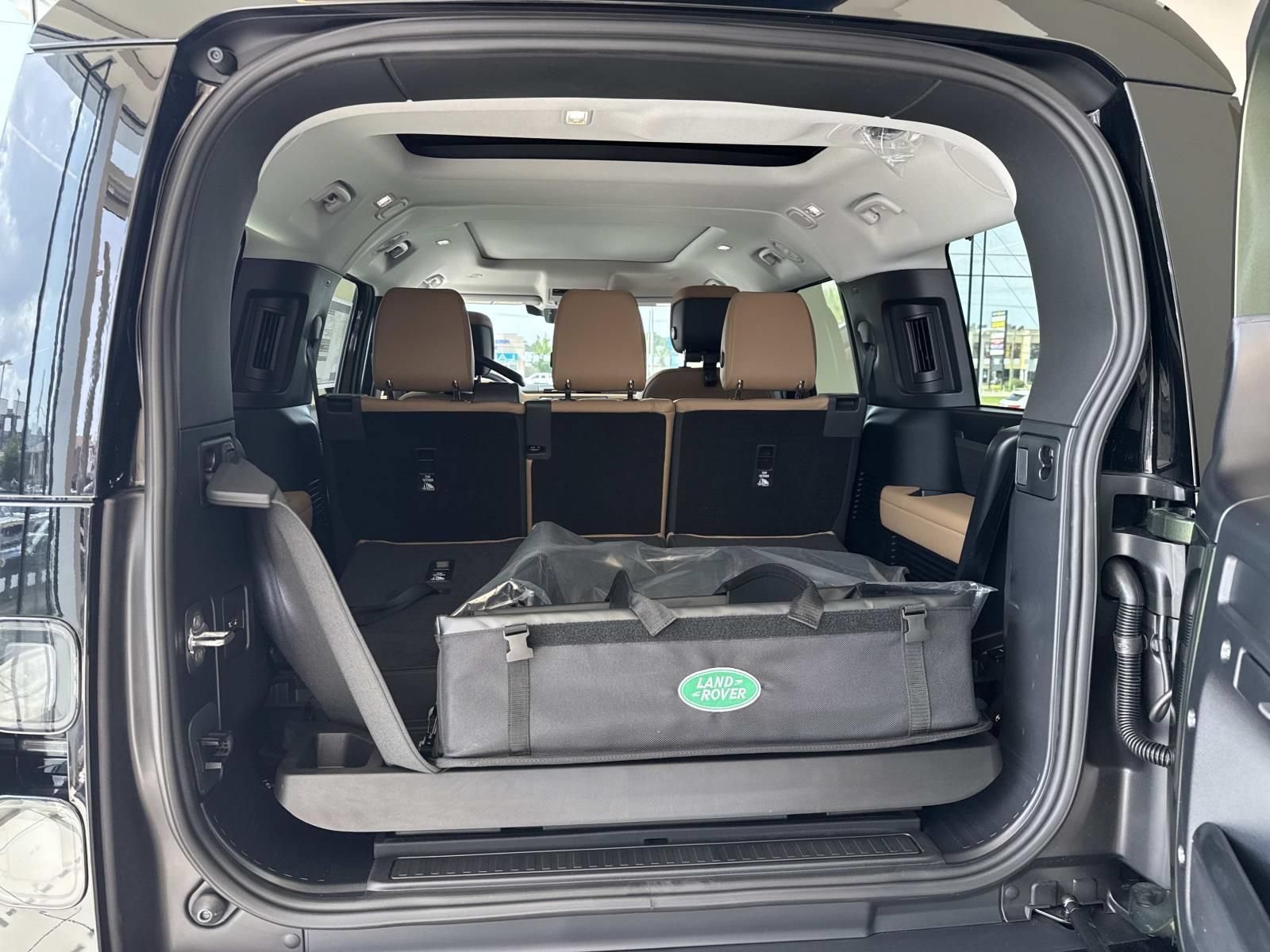 New 2026 Land Rover Defender 130 X-Dynamic SE AWD/4WD image 7