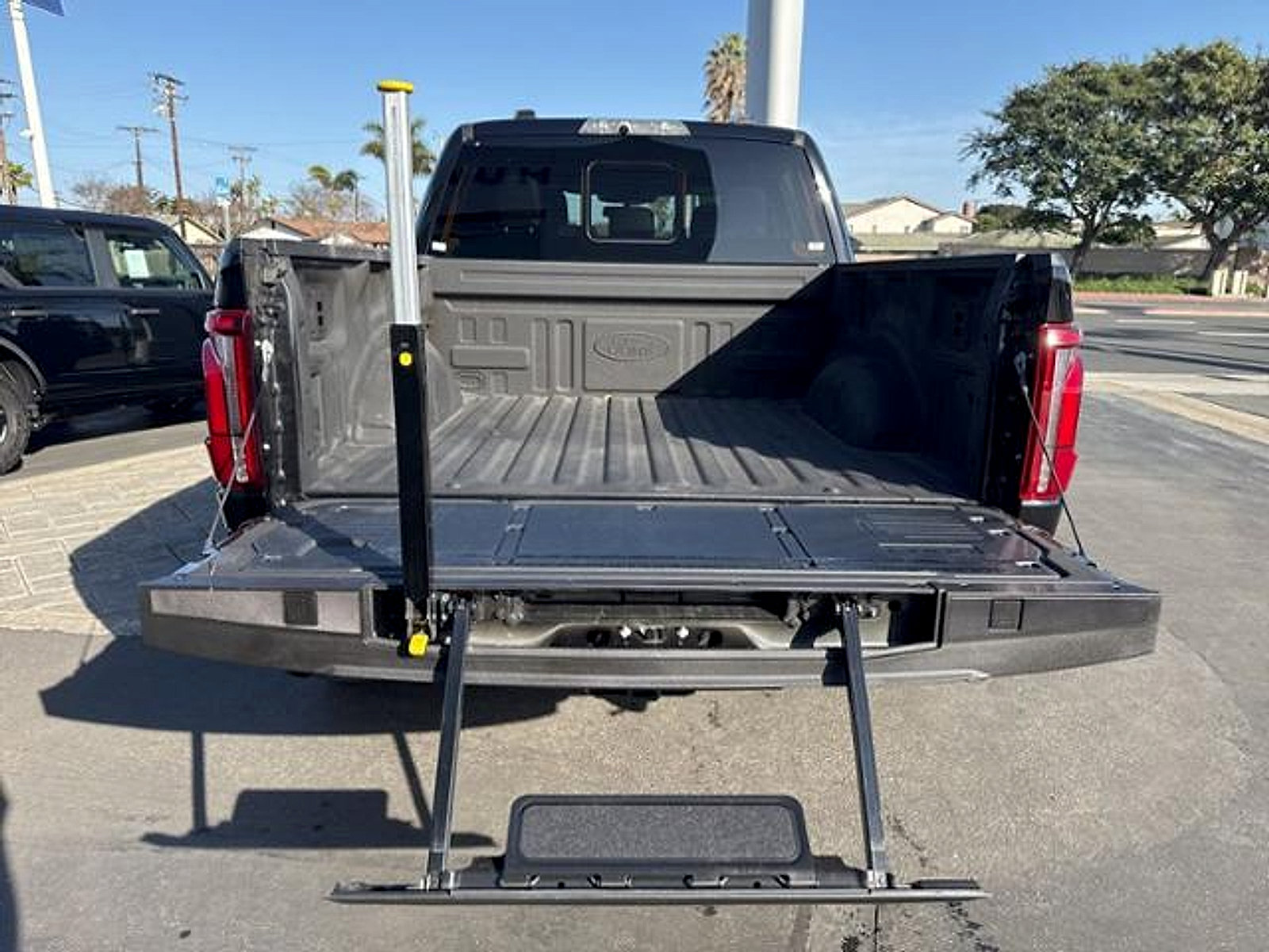 Used 2025 Ford F150 Raptor AWD/4WD image 7