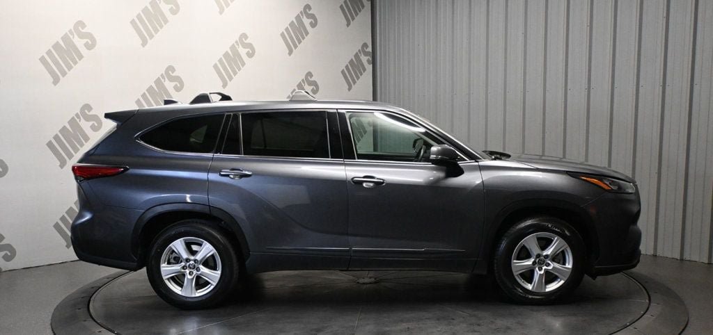 Used 2020 Toyota Highlander L FWD image 4