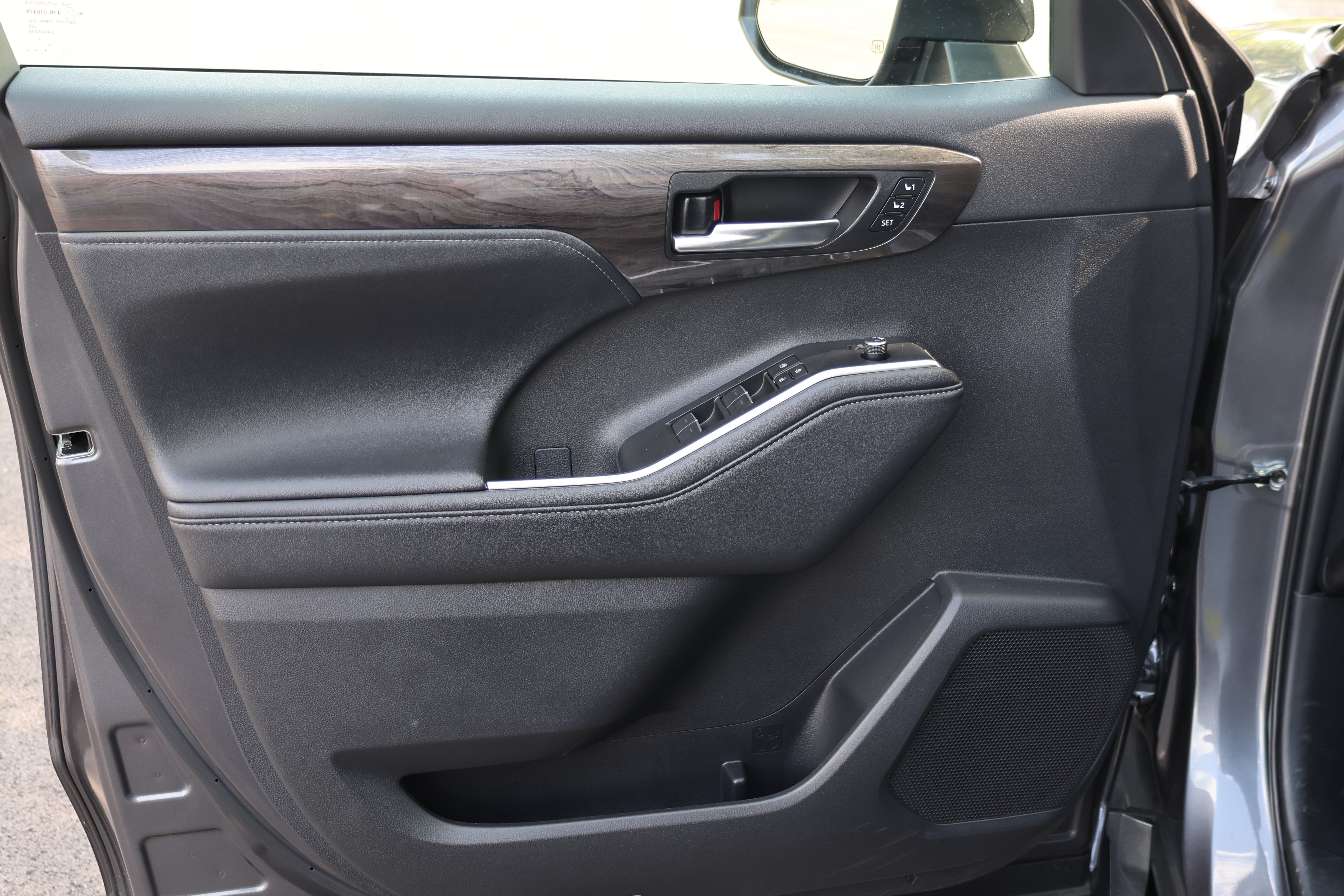 Certified 2024 Toyota Highlander Limited AWD/4WD image 23
