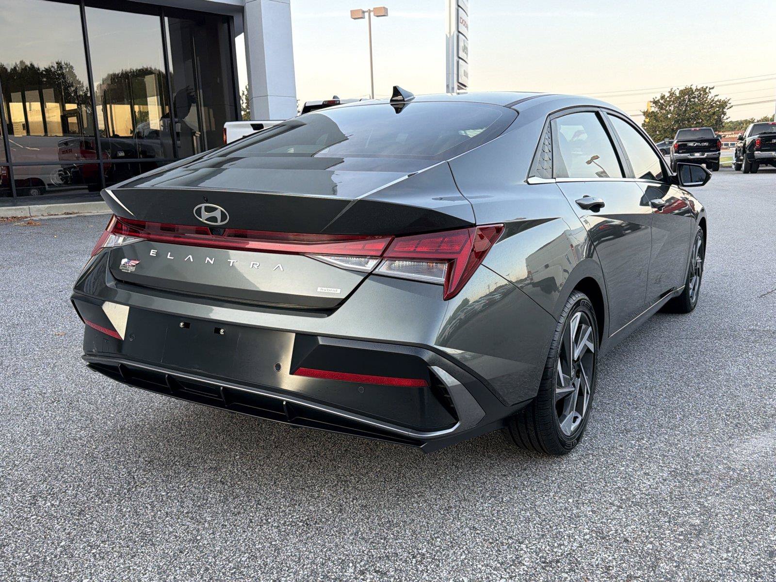 Used 2024 Hyundai Elantra Limited FWD image 5