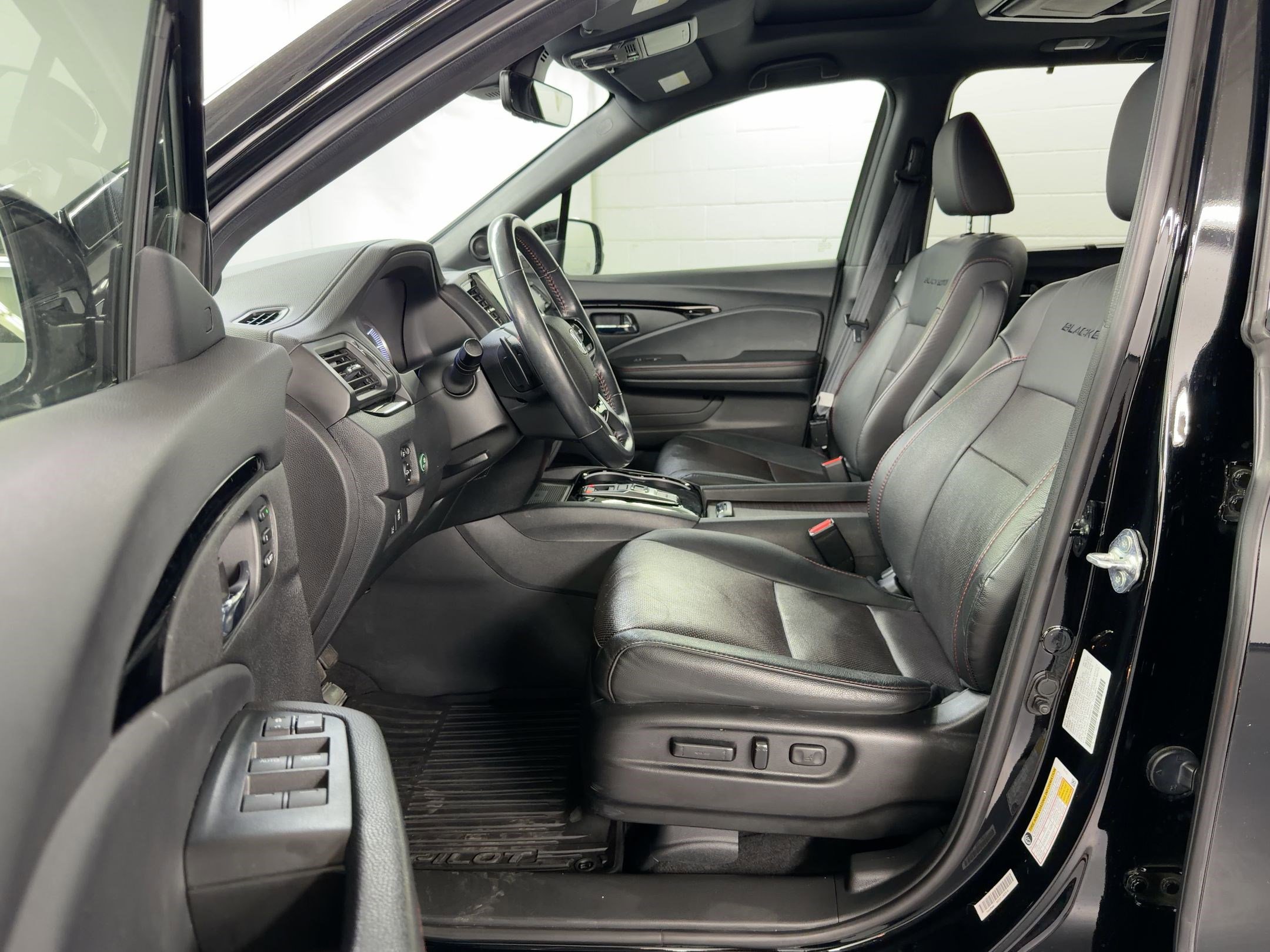 Certified 2022 Honda Pilot Black Edition image 5