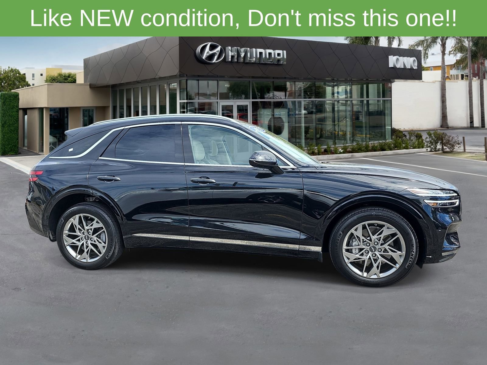 Used 2023 Genesis GV70 2.5T w/ Advanced Package AWD/4WD image 2