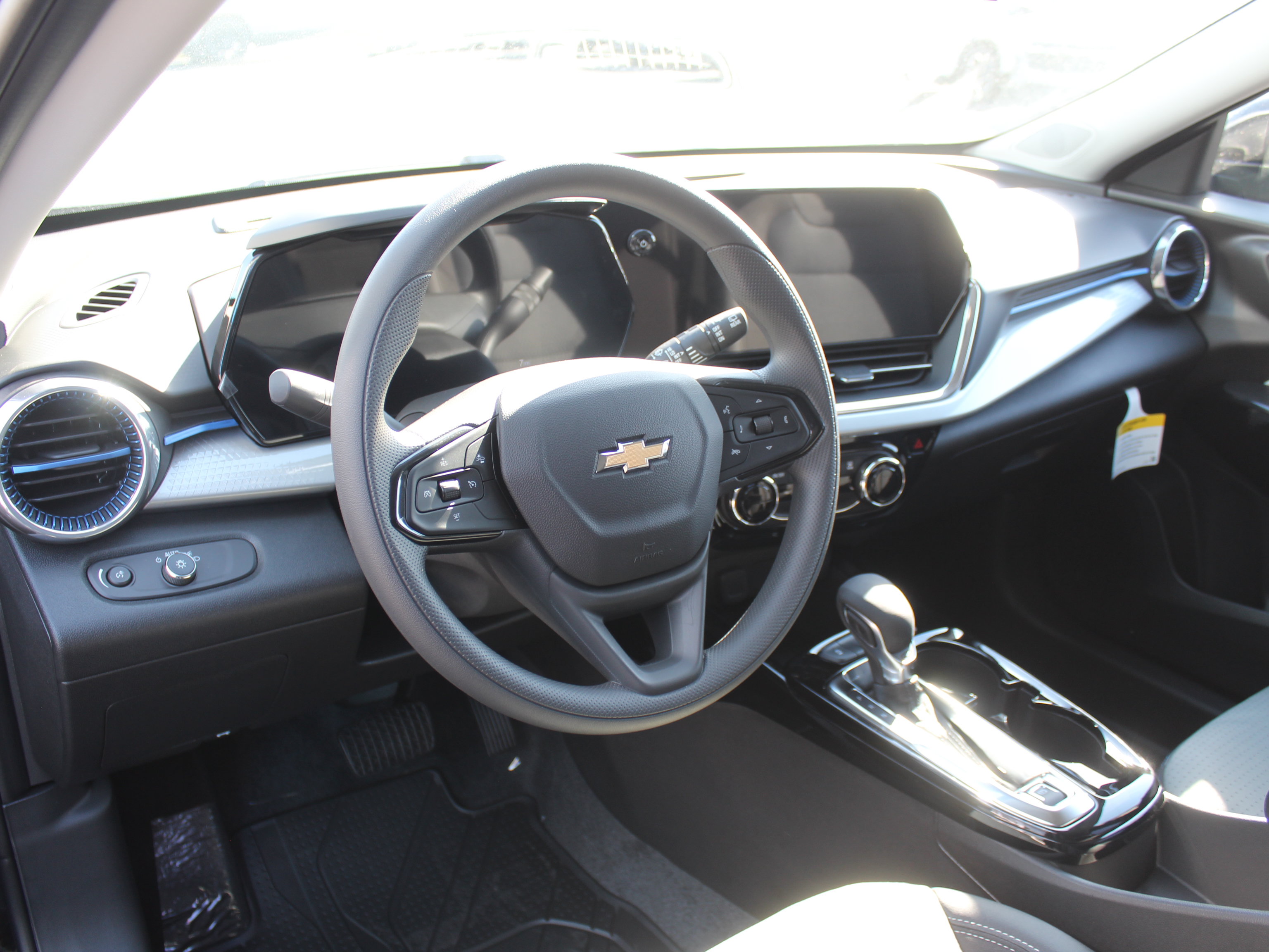 New 2026 Chevrolet Trax LT FWD image 12