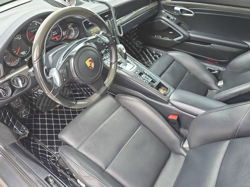 Used 2015 Porsche 911 Turbo S image 17