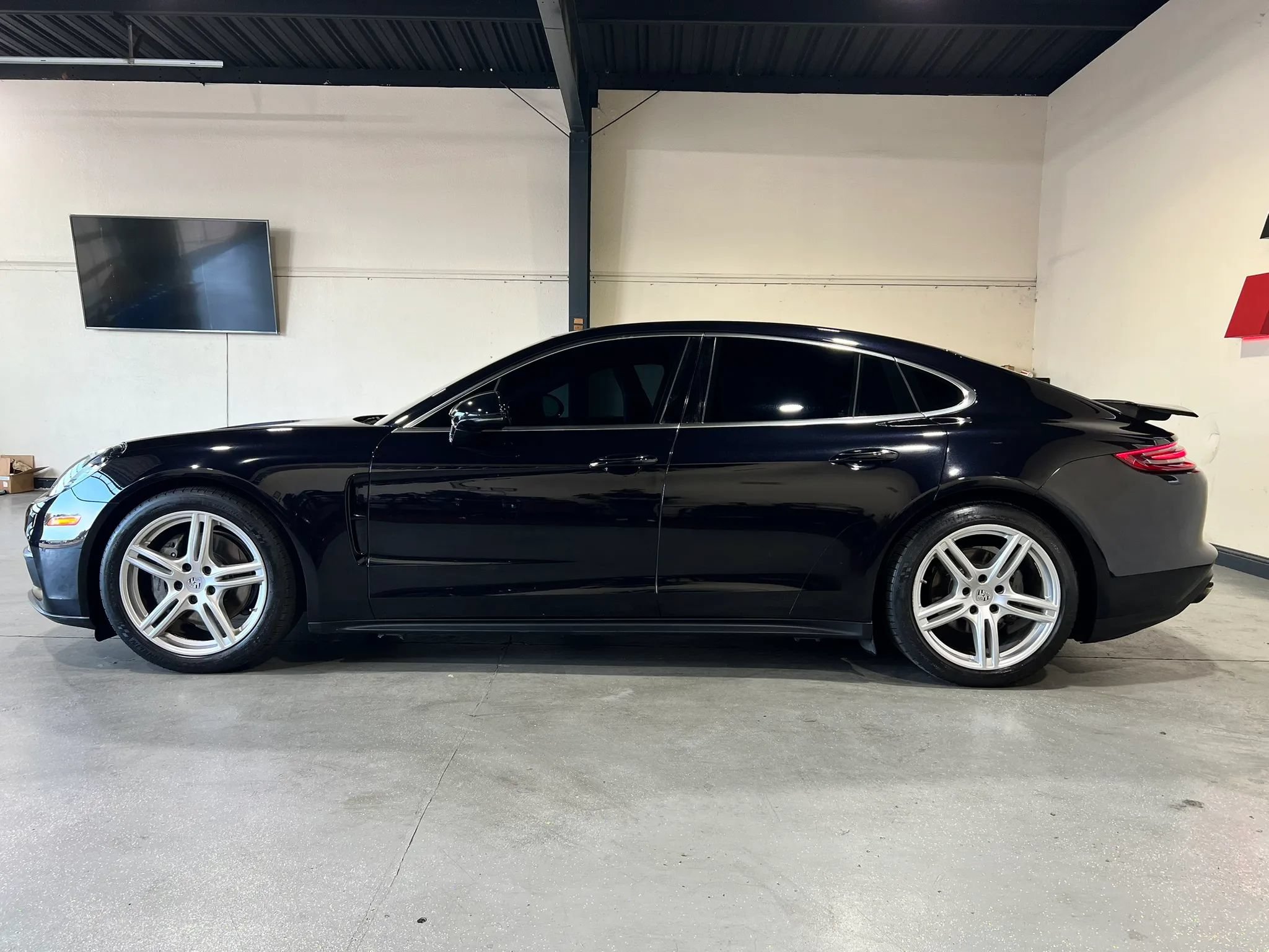 Used 2018 Porsche Panamera 4S AWD/4WD image 5