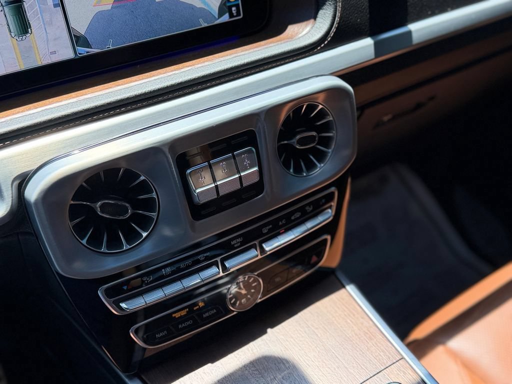 Used 2021 Mercedes-Benz G 63 AMG 4MATIC w/ G Manufaktur Interior Package image 32