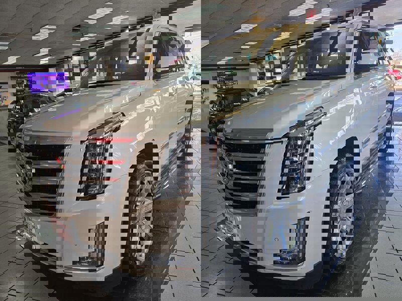 Used 2015 Cadillac Escalade ESV Luxury image 1