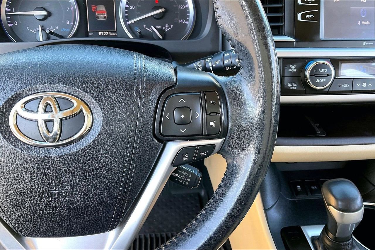 Used 2019 Toyota Highlander XLE image 32
