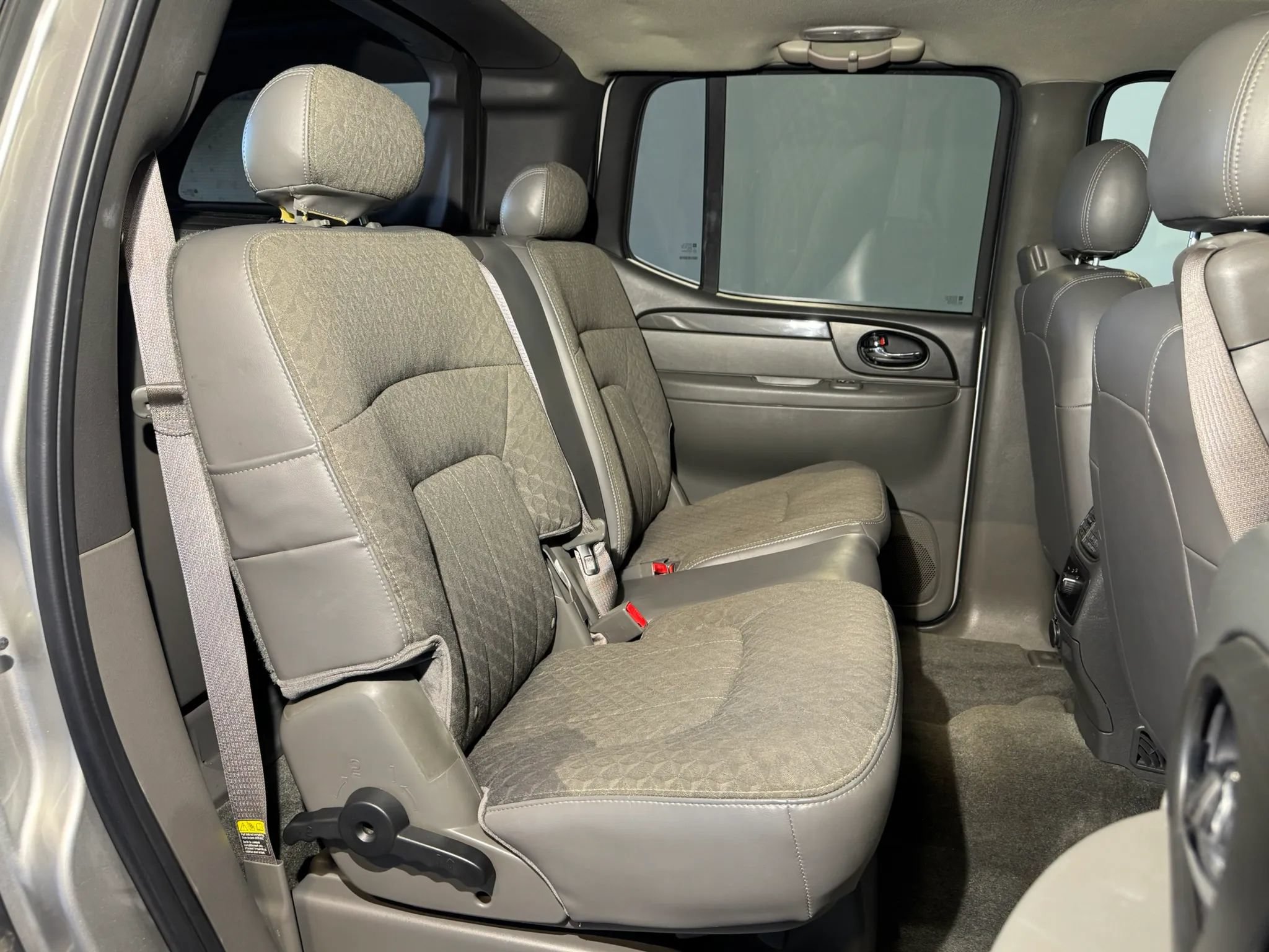Used 2004 GMC Envoy XUV SLE w/ 1SB Preferred Equipment Group AWD/4WD image 30