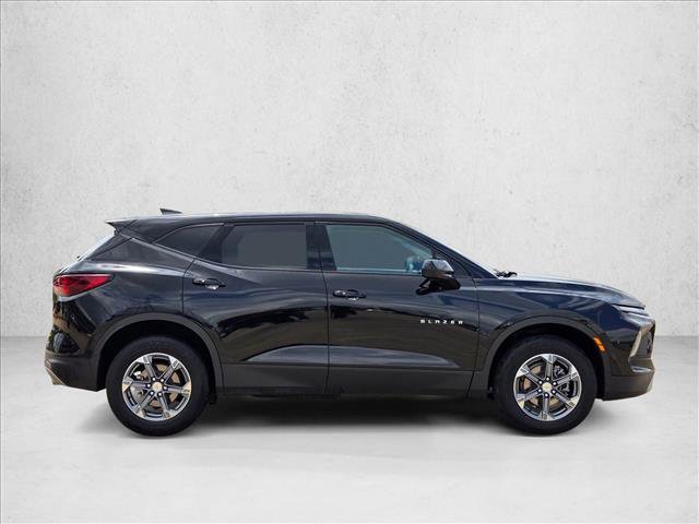 Used 2025 Chevrolet Blazer LT FWD image 4