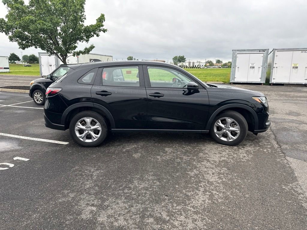Used 2023 Honda HR-V LX image 9