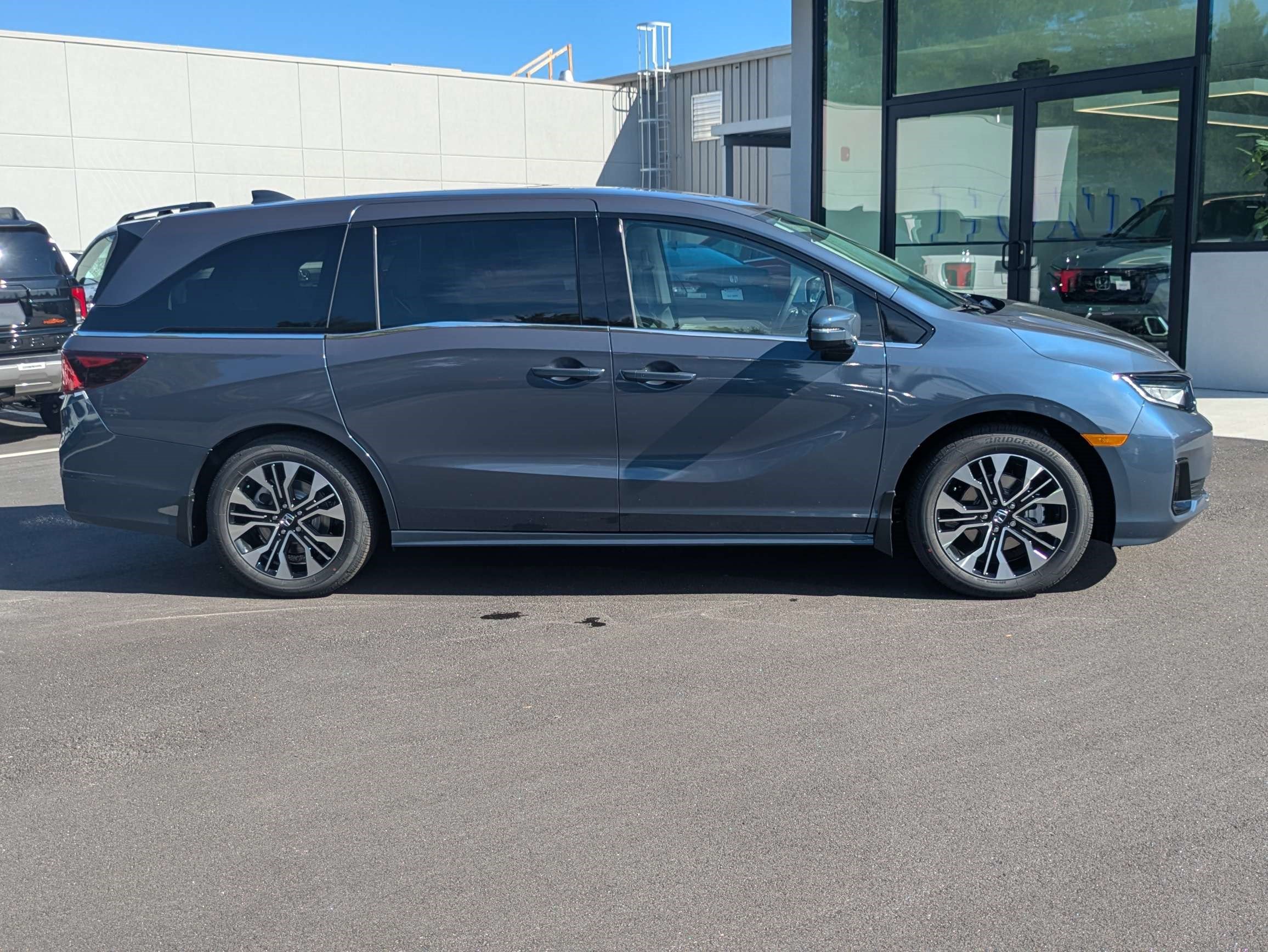 New 2027 Honda Odyssey Elite image 3