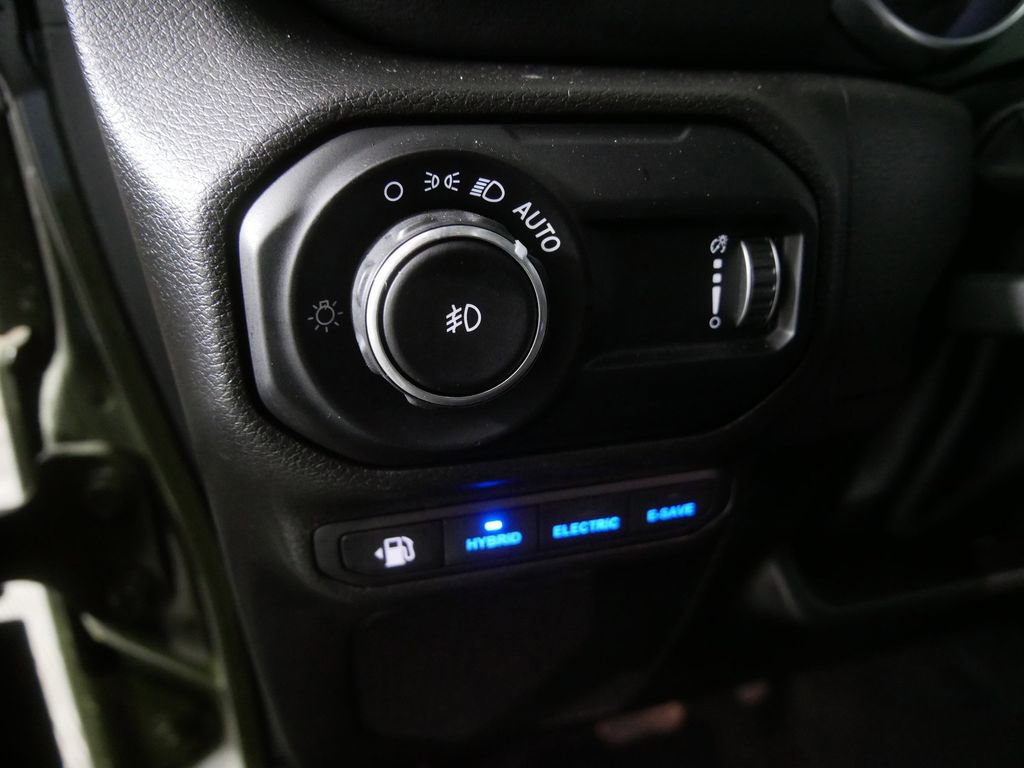 Used 2023 Jeep Wrangler Unlimited Sahara w/ Cold Weather Group AWD/4WD image 17